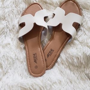 Summer sandals. Size 9. ARDENE